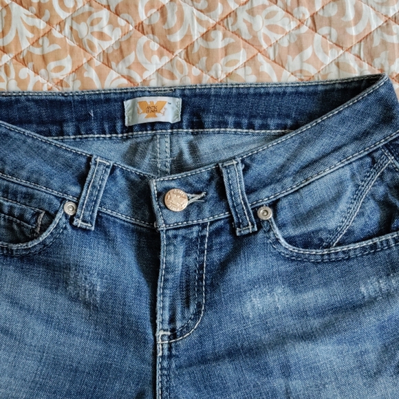 Antik Denim. Size 27. Great style!Sl distress. - Picture 3 of 3
